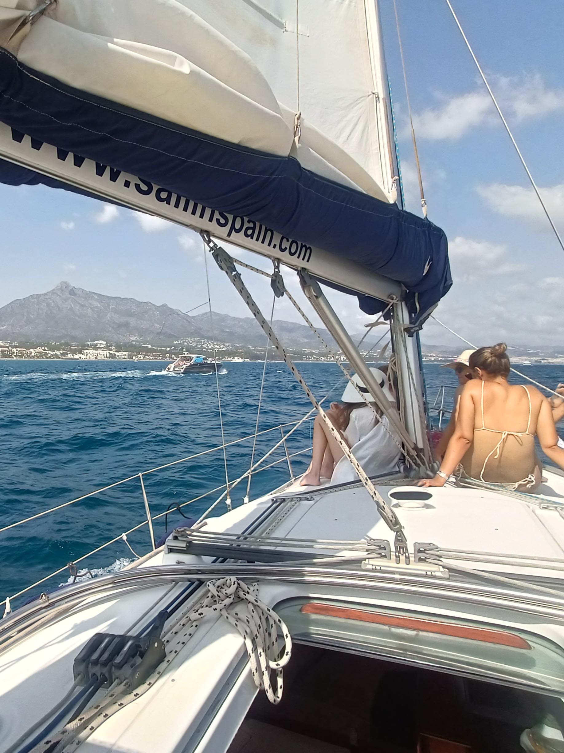 Navegación medio día en Marbella Puerto Banús